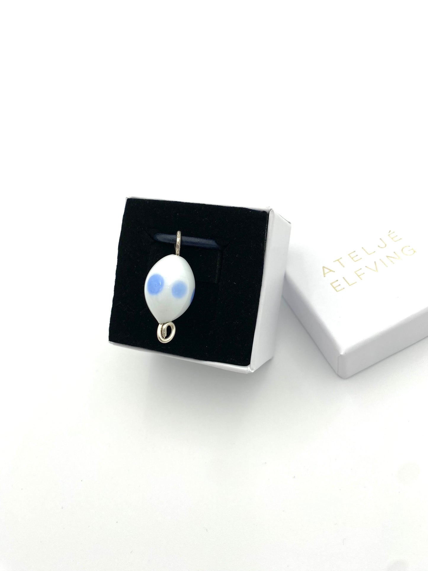 Halsband silver och lampworkpärla.