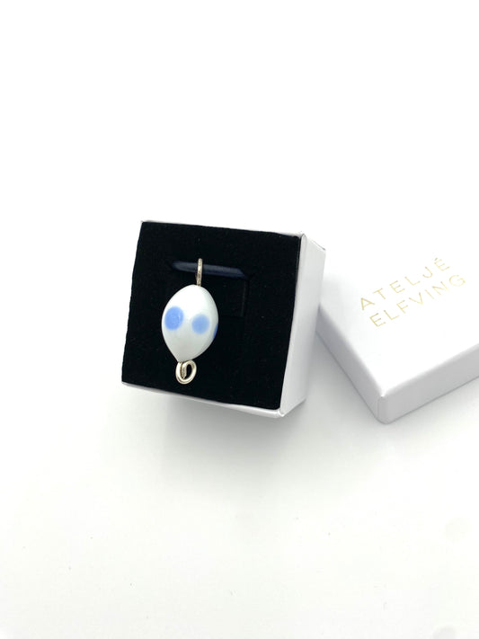 Halsband silver och lampworkpärla.