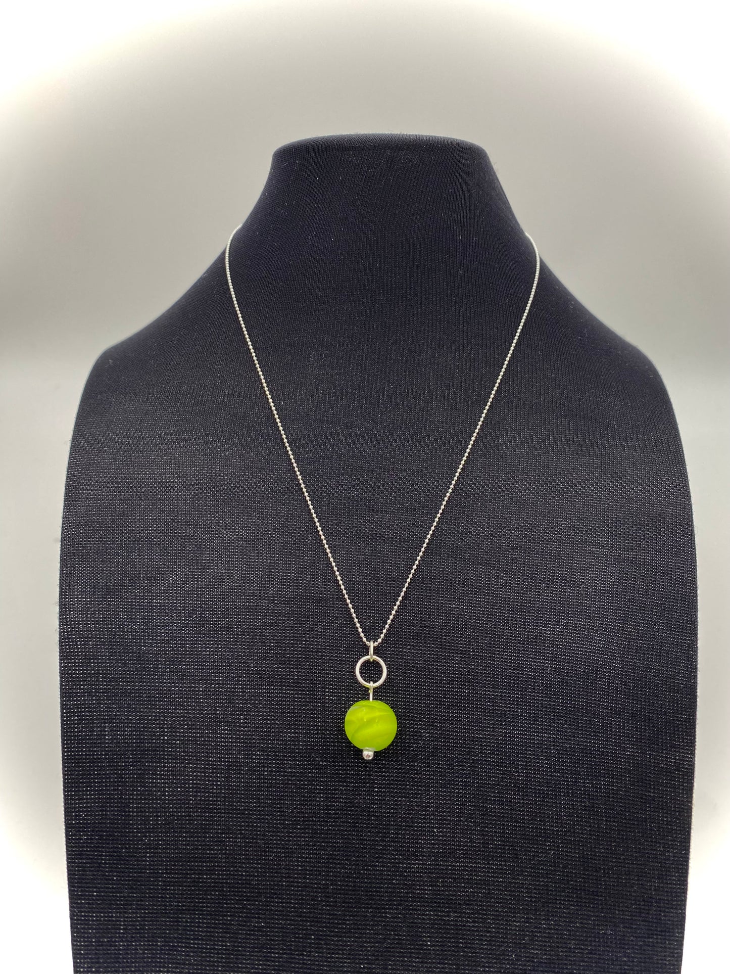 Hängsmycke 925 silver och lampworkpärla.