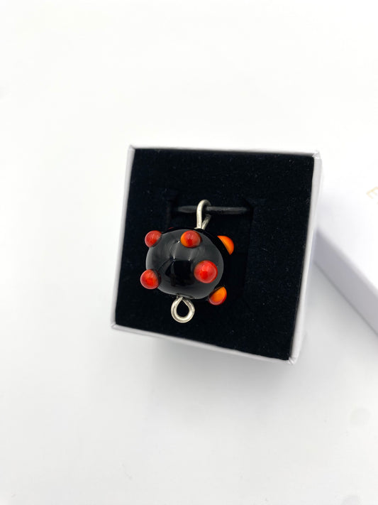 Halsband silver och lampworkpärla.