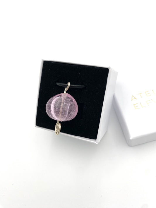 Halsband silver och lampworkpärla.