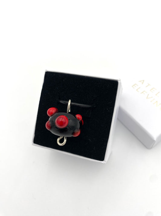 Halsband silver och lampworkpärla.