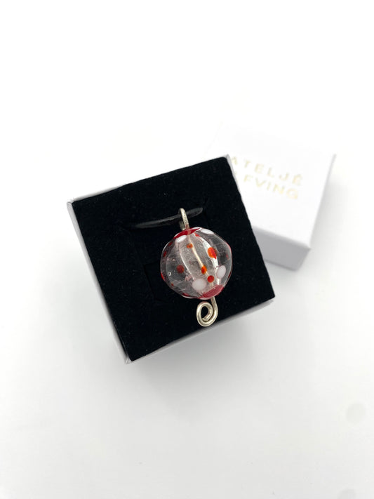 Halsband silver och lampworkpärla.