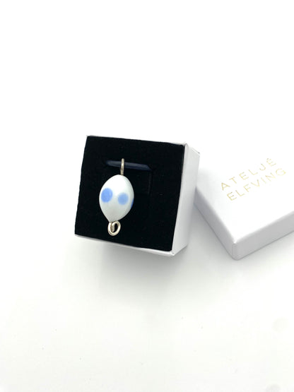 Halsband silver och lampworkpärla.