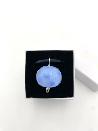 Halsband silver och lampworkpärla.