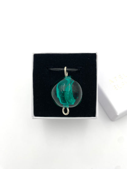 Halsband silver och lampworkpärla.