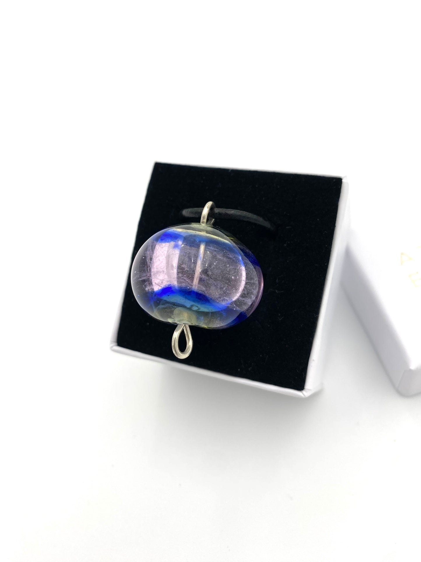 Halsband silver och lampworkpärla.