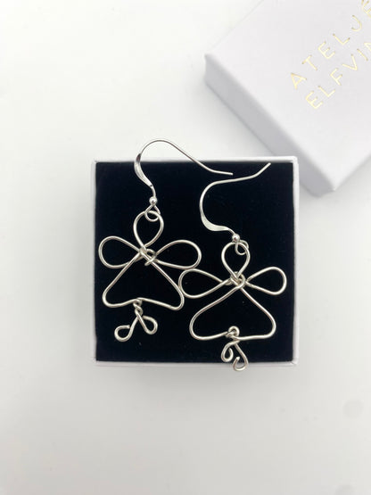 Örhängen änglar i 925 silvertråd.