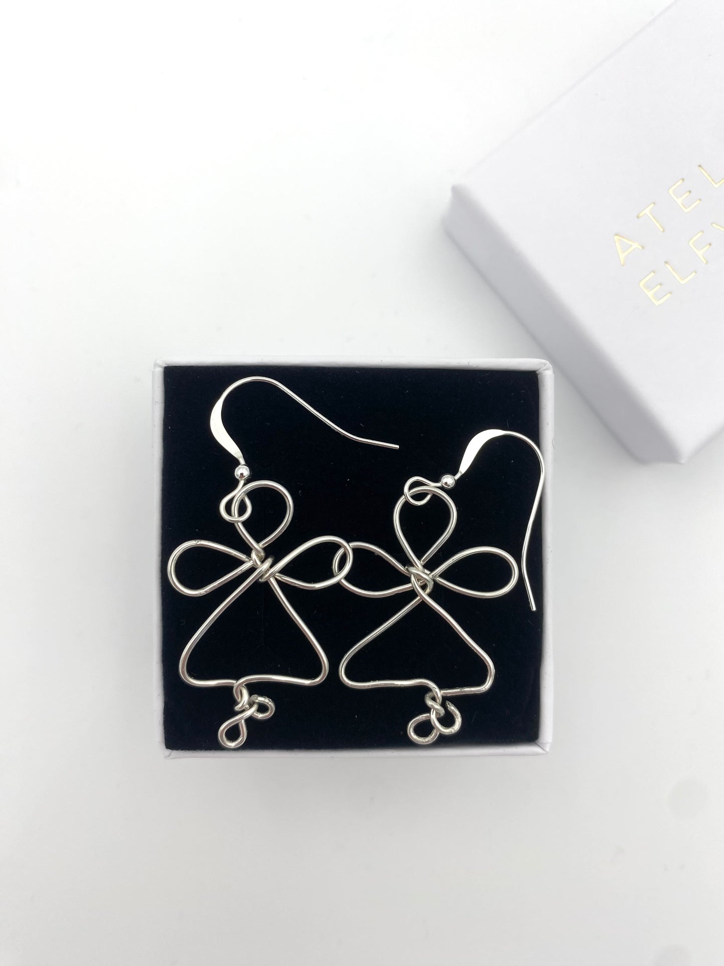 Örhängen änglar i 925 silvertråd.