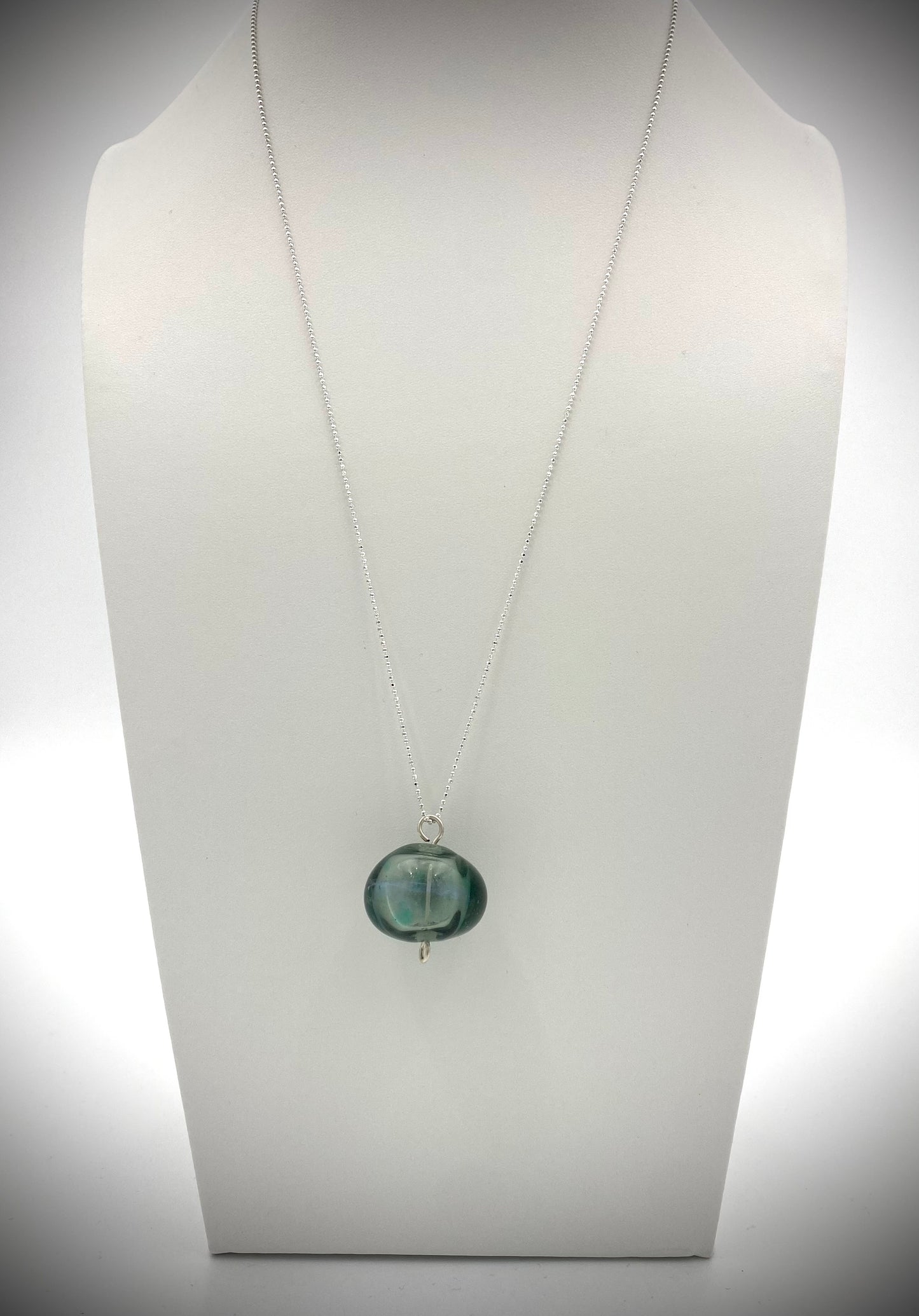 Hängsmycke 925 silver och lampworkpärla.