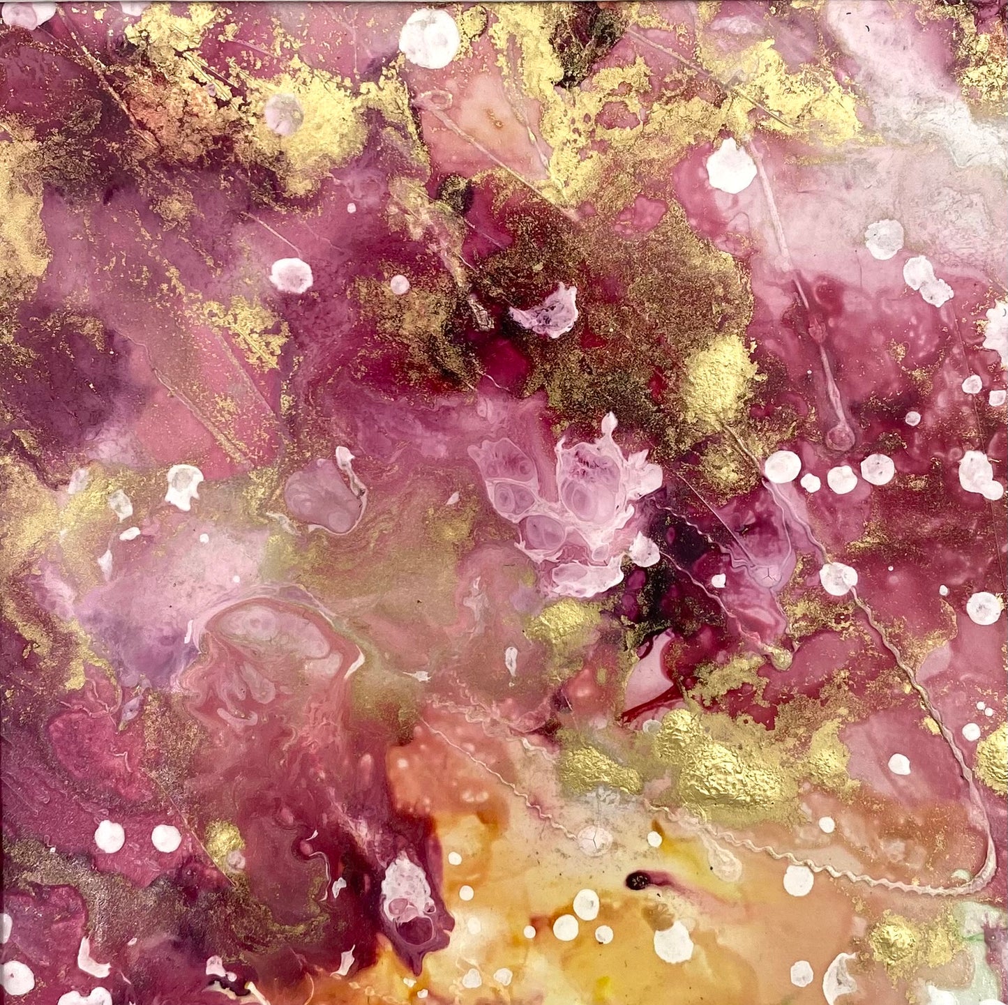 Tavla i alkoholbläck. Vit ram 20x20 cm. Målningen med passepartout 11.5x11.5 cm.