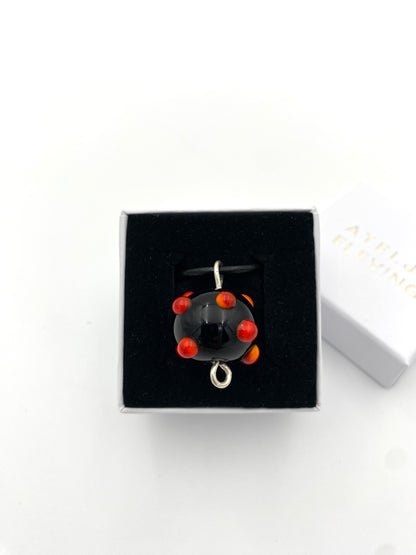 Halsband silver och lampworkpärla.