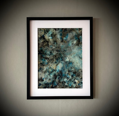 Tavla i alkoholbläck. Svart ram 40x50 cm. Målningen med passepartout 30x40 cm.