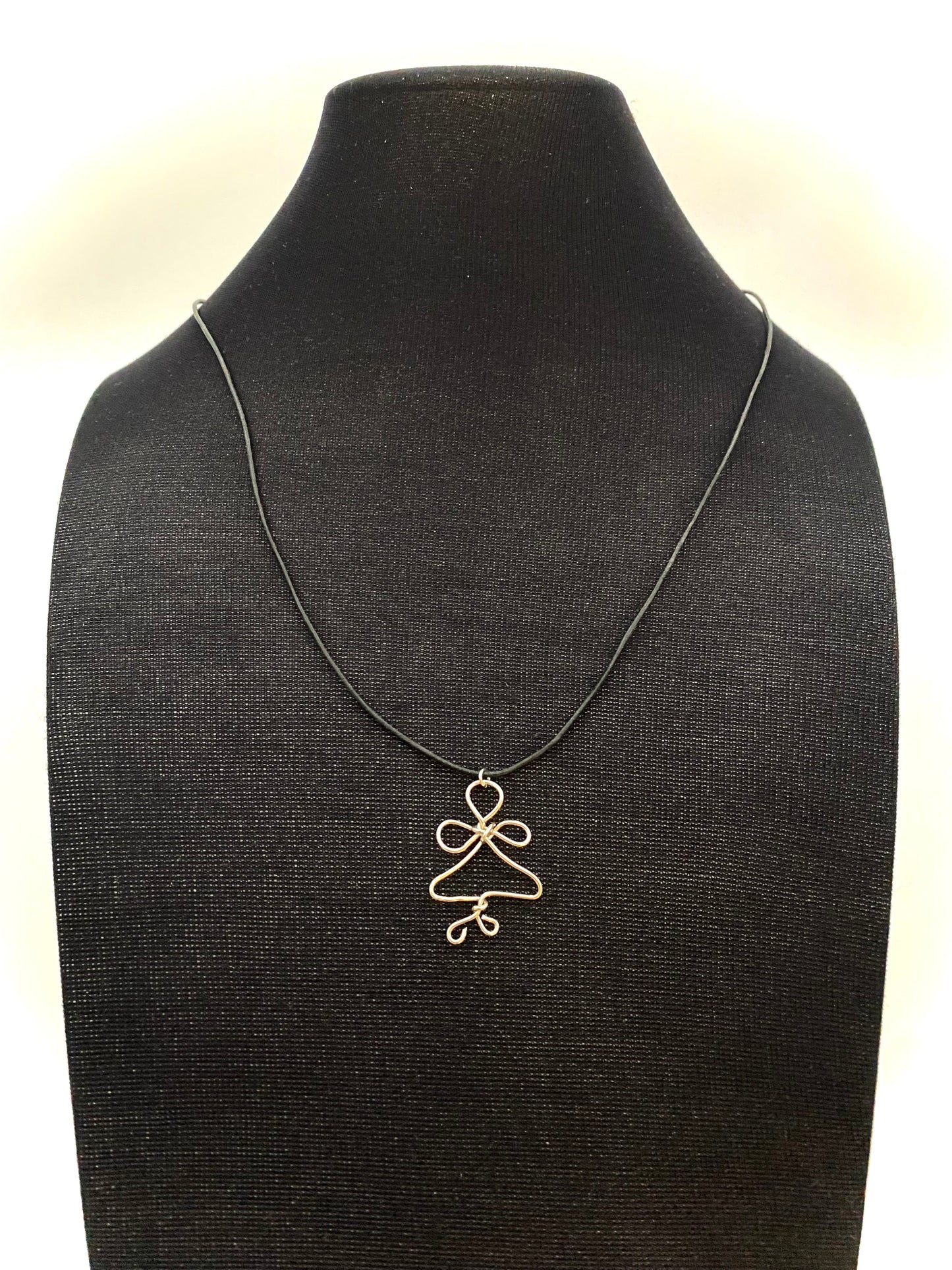 Ängel hängsmycke i 925 silvertråd.