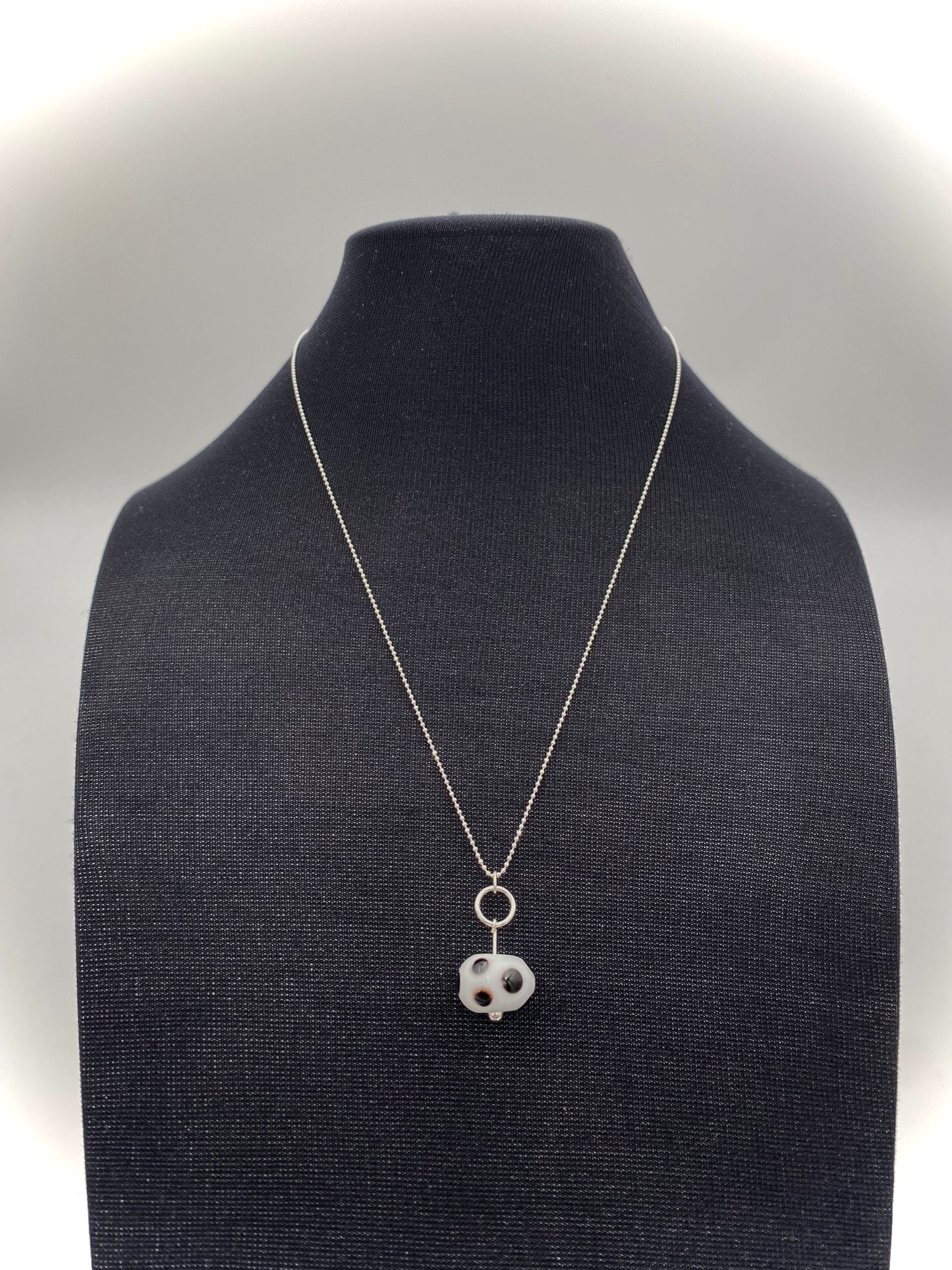 Hängsmycke 925 silver och lampworkpärla.