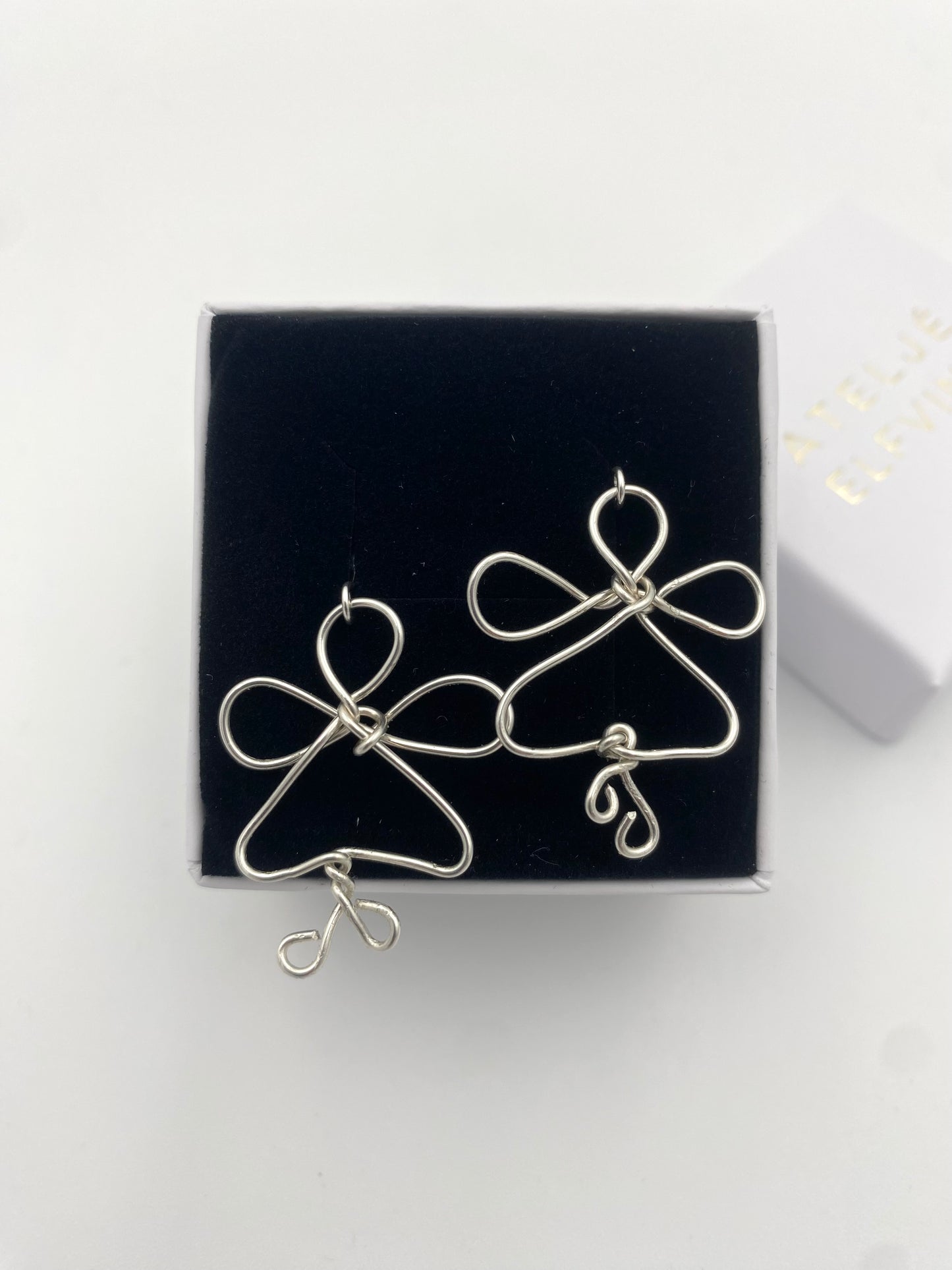 Örhängen änglar i 925 silvertråd.