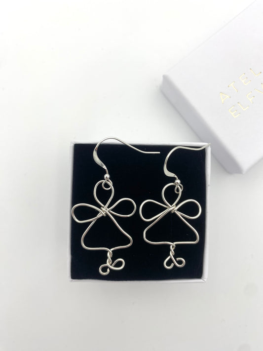 Örhängen änglar i 925 silvertråd.