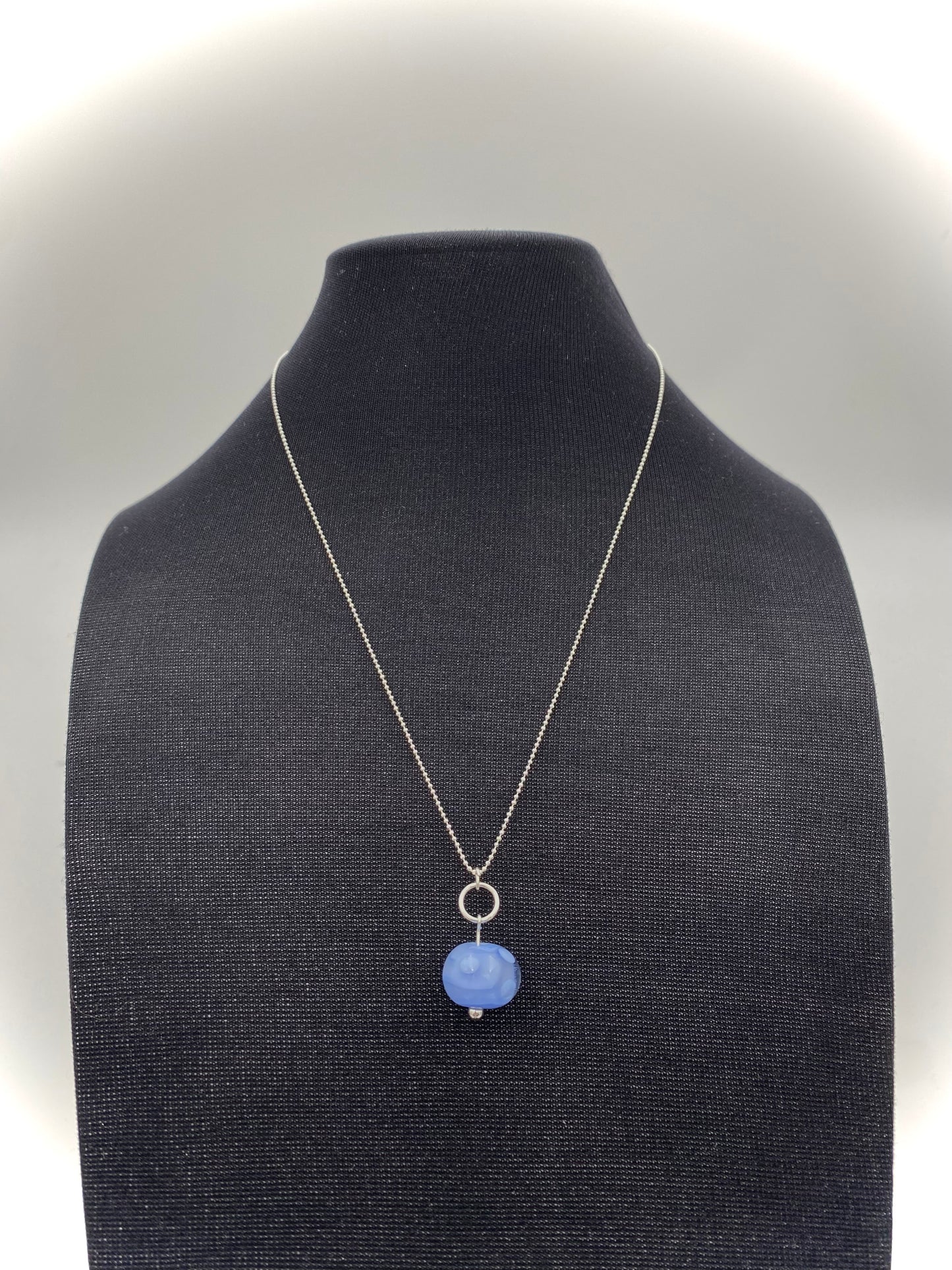 Hängsmycke 925 silver och lampworkpärla.