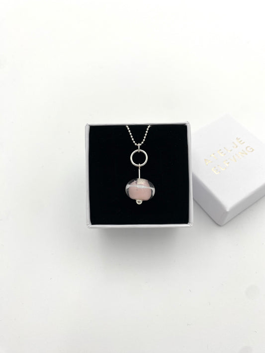 Hängsmycke 925 silver och lamworkpärla.