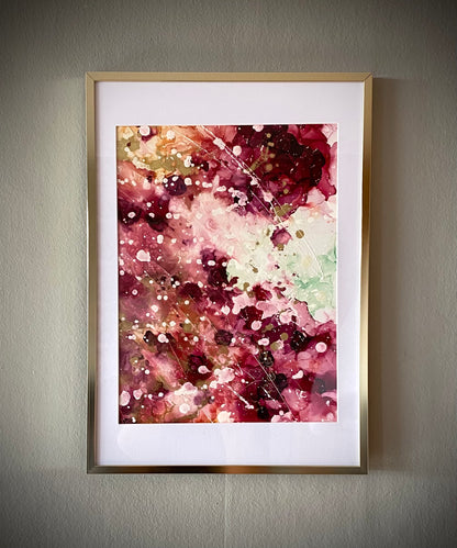 Tavla i alkoholbläck. Guldfärgad ram 30x20 cm. Målningen med passepartout 24x17 cm.