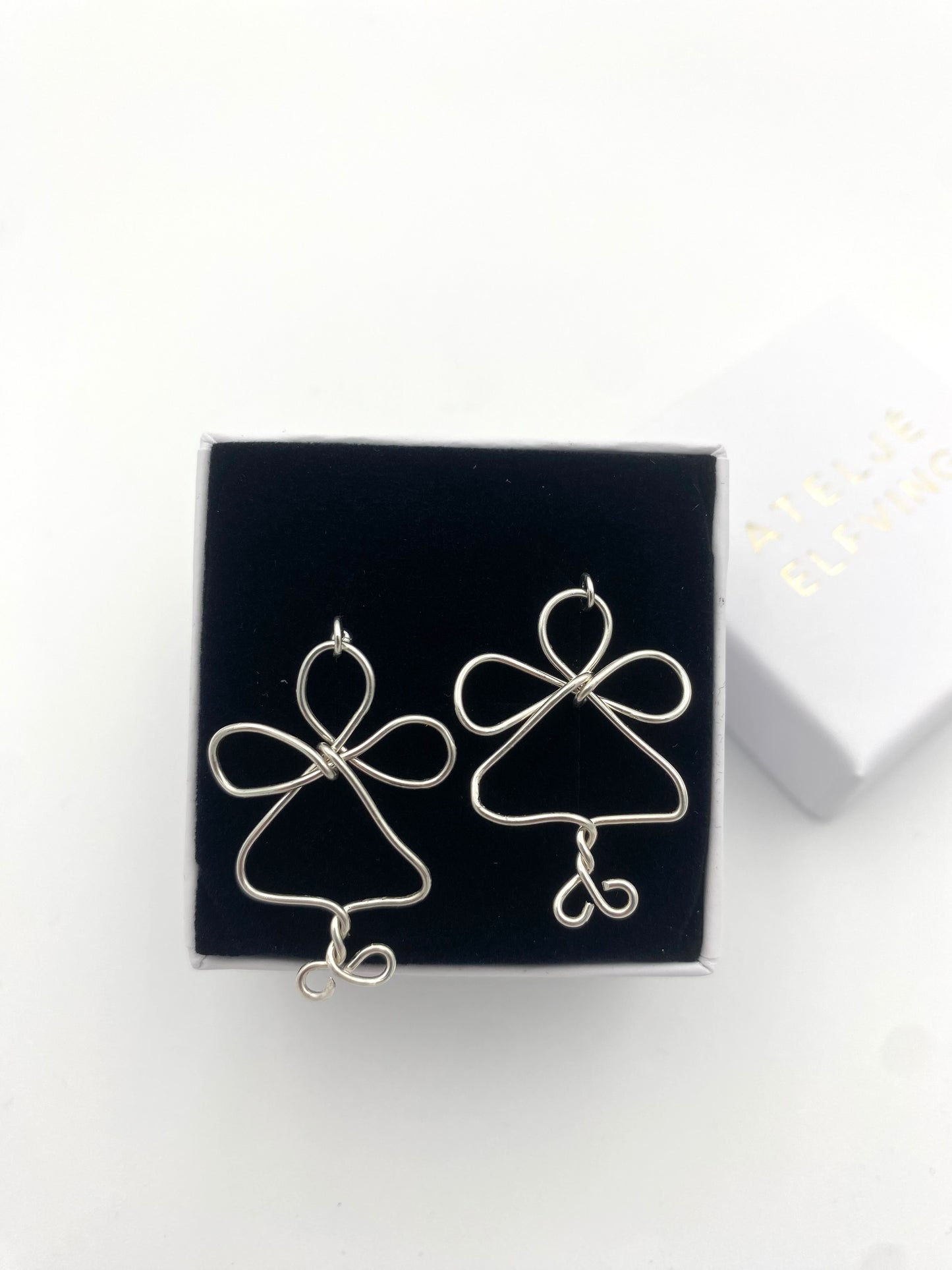 Örhängen änglar i 925 silvertråd.