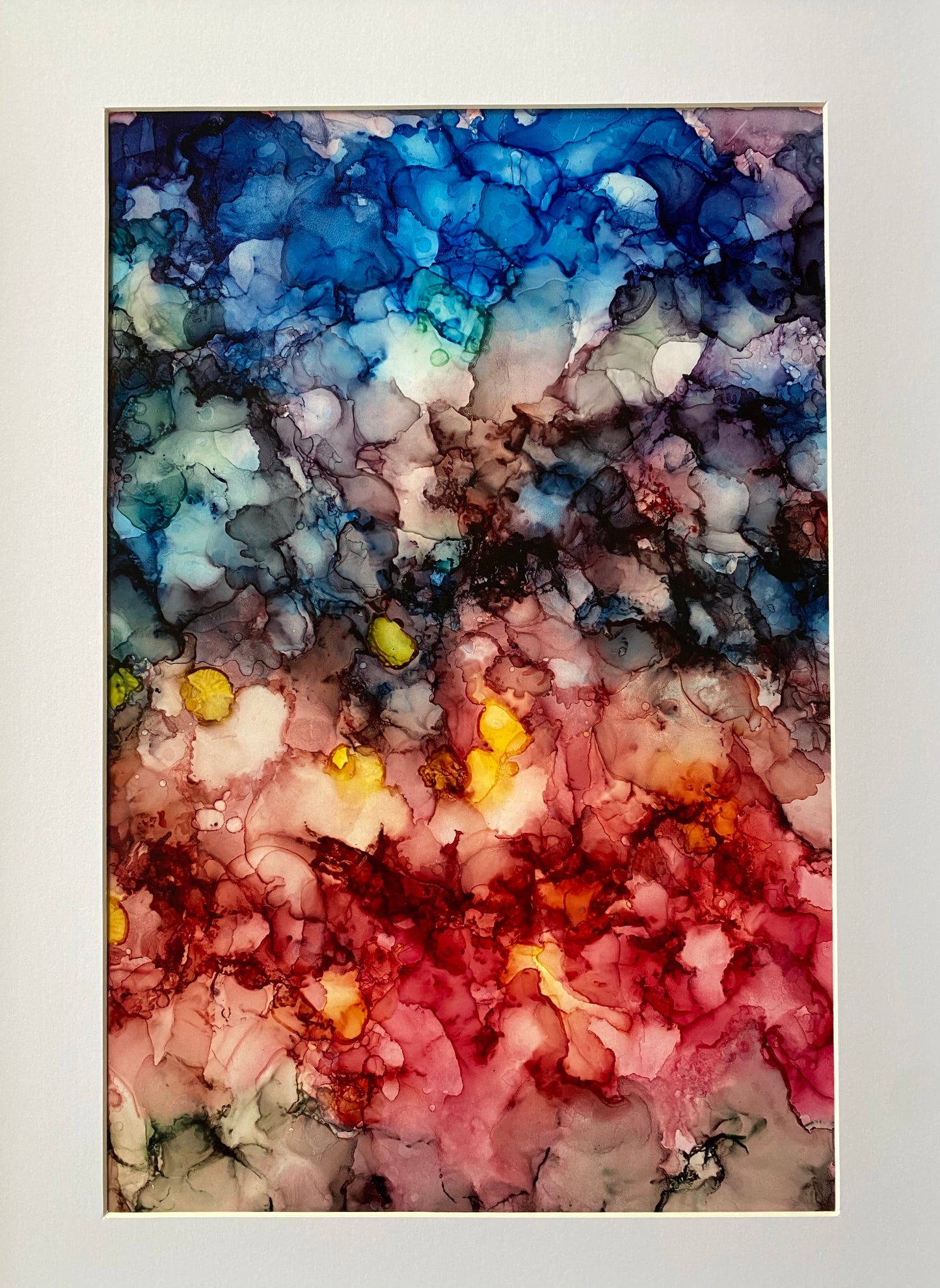 Tavla i alkoholbläck. Vit ram 30x40 cm. Målningen med passepartout 20x30 cm.