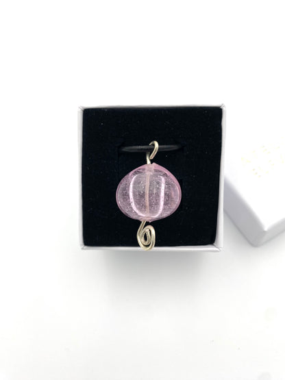 Halsband silver och lampworkpärla.