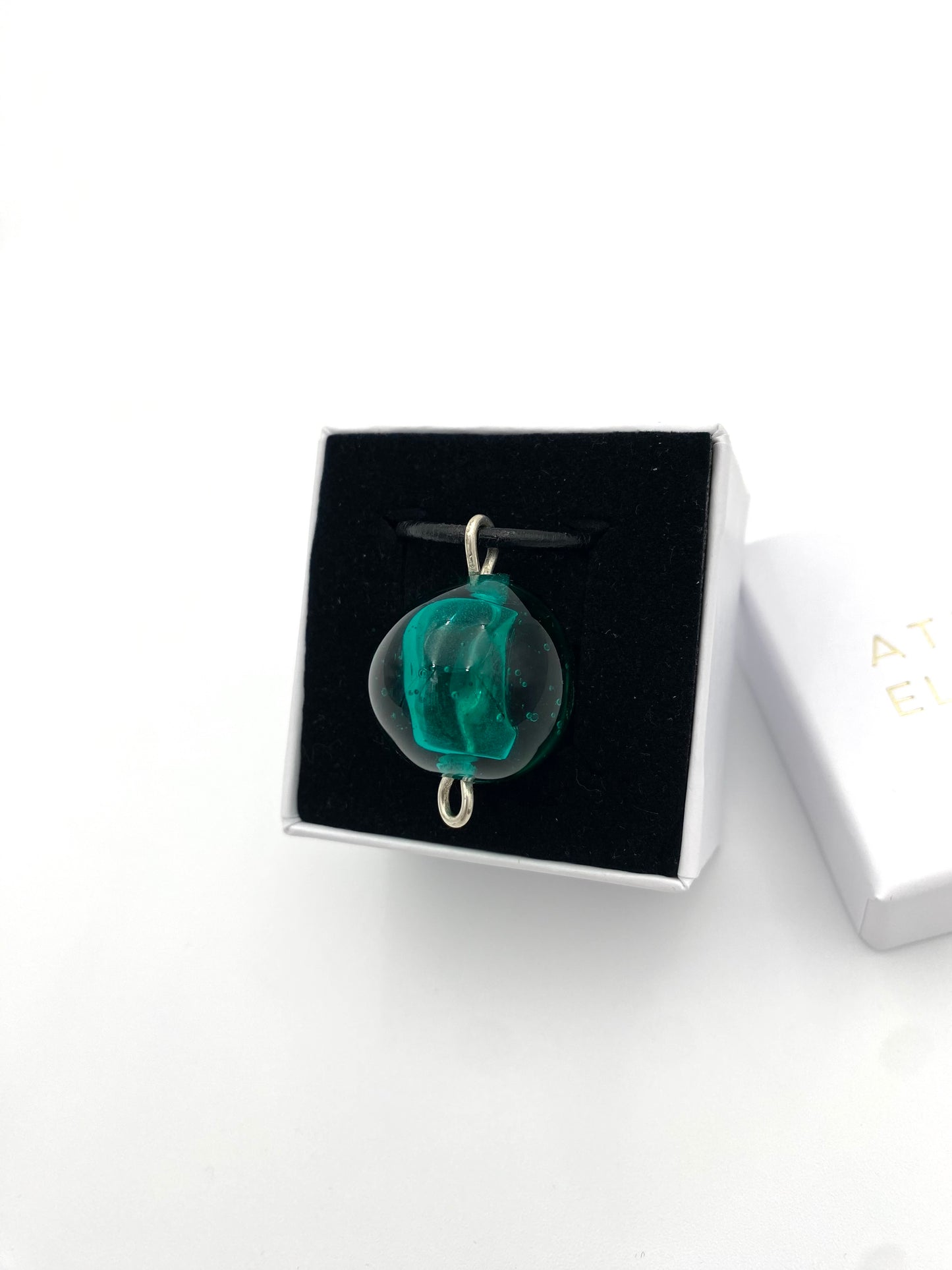 Halsband silver och lampworkpärla.