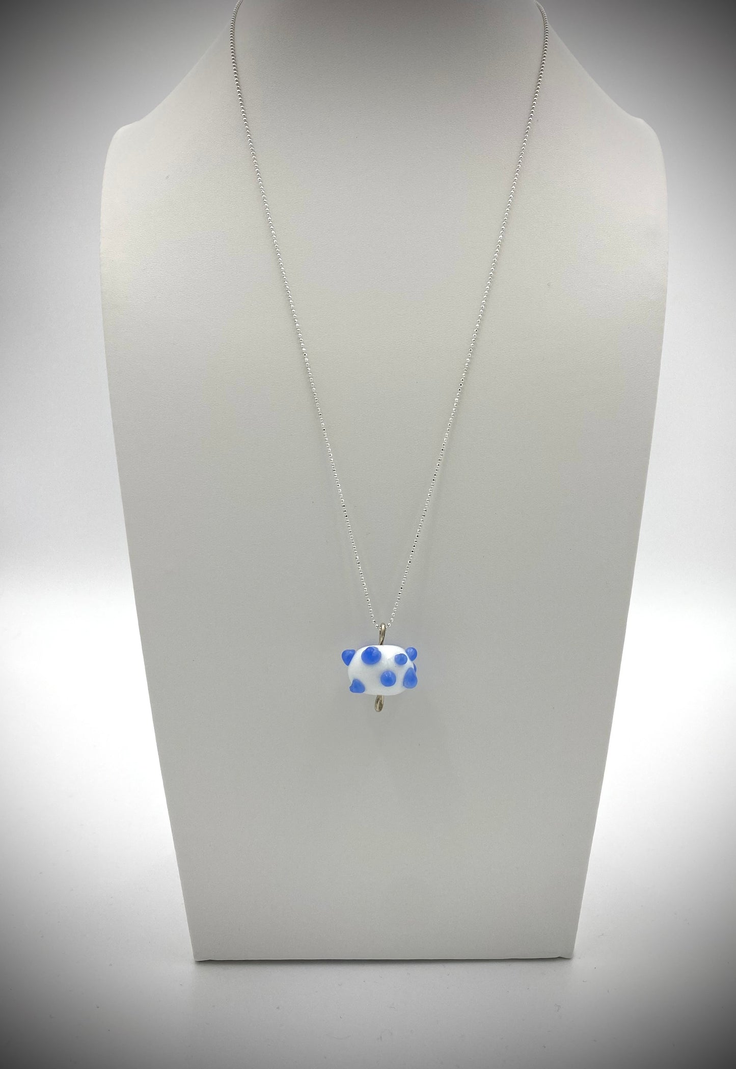 Hängsmycke 925 silver och lampworkpärla.