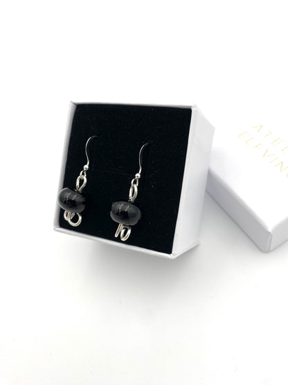 Örhängen i 925 silver och lampworkpärlor.