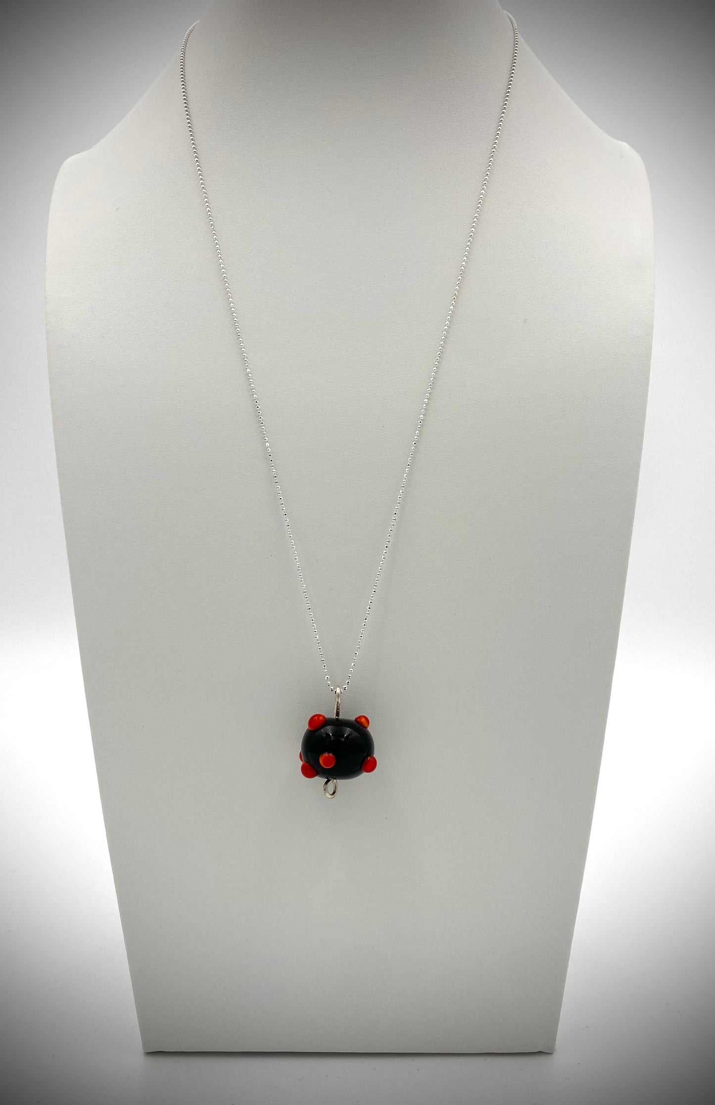 Hängsmycke 925 silver och lampworkpärla.