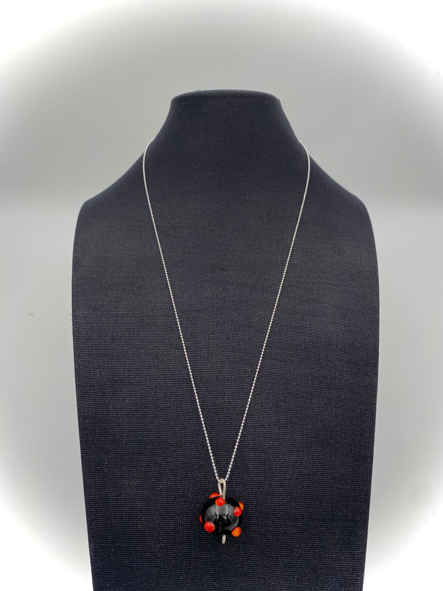 Hängsmycke 925 silver och lampworkpärla.