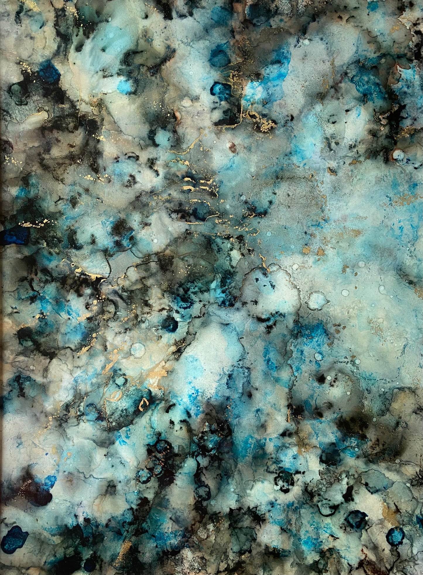 Tavla i alkoholbläck. Svart ram 40x50 cm. Målningen med passepartout 30x40 cm.