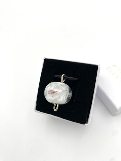 Halsband silver och lampworkpärla.